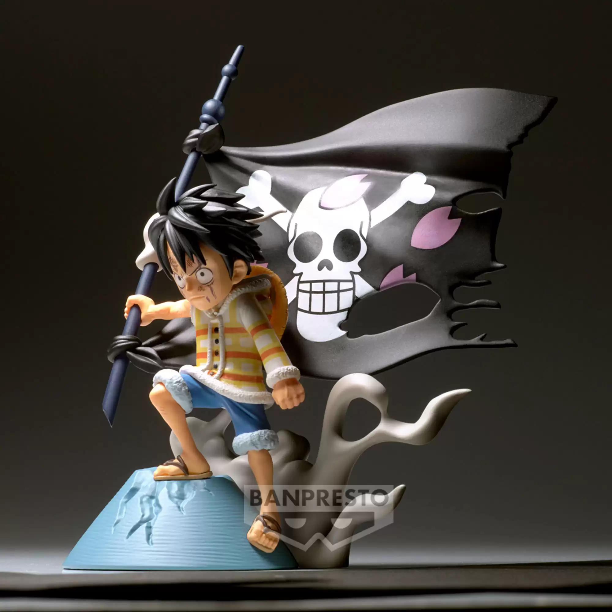 ������� One Piece World Collectable Log Stories Monkey.D.Luffy