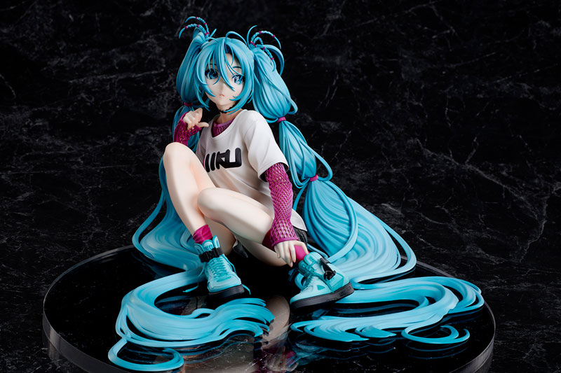 ������� Hatsune Miku x Mai Yoneyama The Latest Street Style "Cute" Tokyo Figure Limited Edition 1/4 Complete Figure