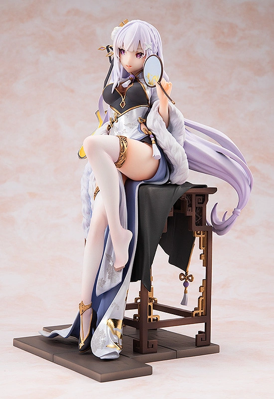 ������� ����� � �������������� ���� � ���� - Starting Life in Another World Emilia Graceful Beauty Version