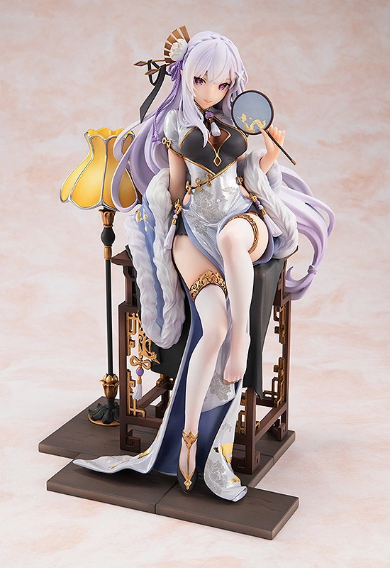 ������� ����� � �������������� ���� � ���� - Starting Life in Another World Emilia Graceful Beauty Version